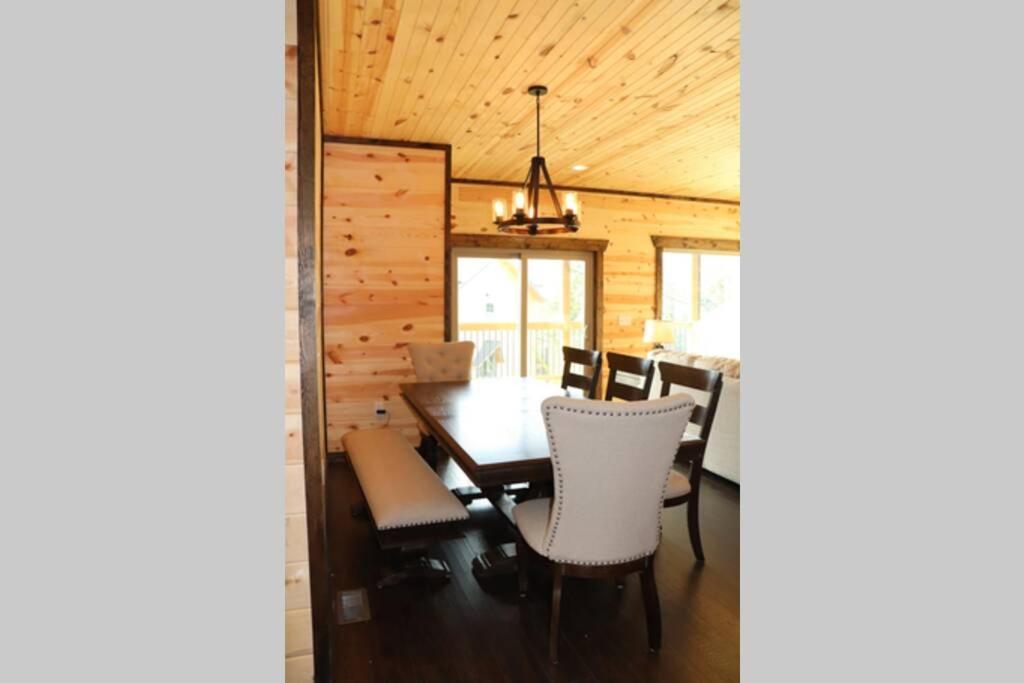 Chalet Village- Amazing Mountain Views - Piney Butt Place ガトリンバーグ エクステリア 写真